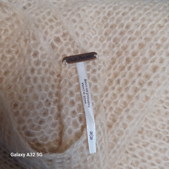 Free People Cream Knit Sweater Size M - Picture 9 of 11